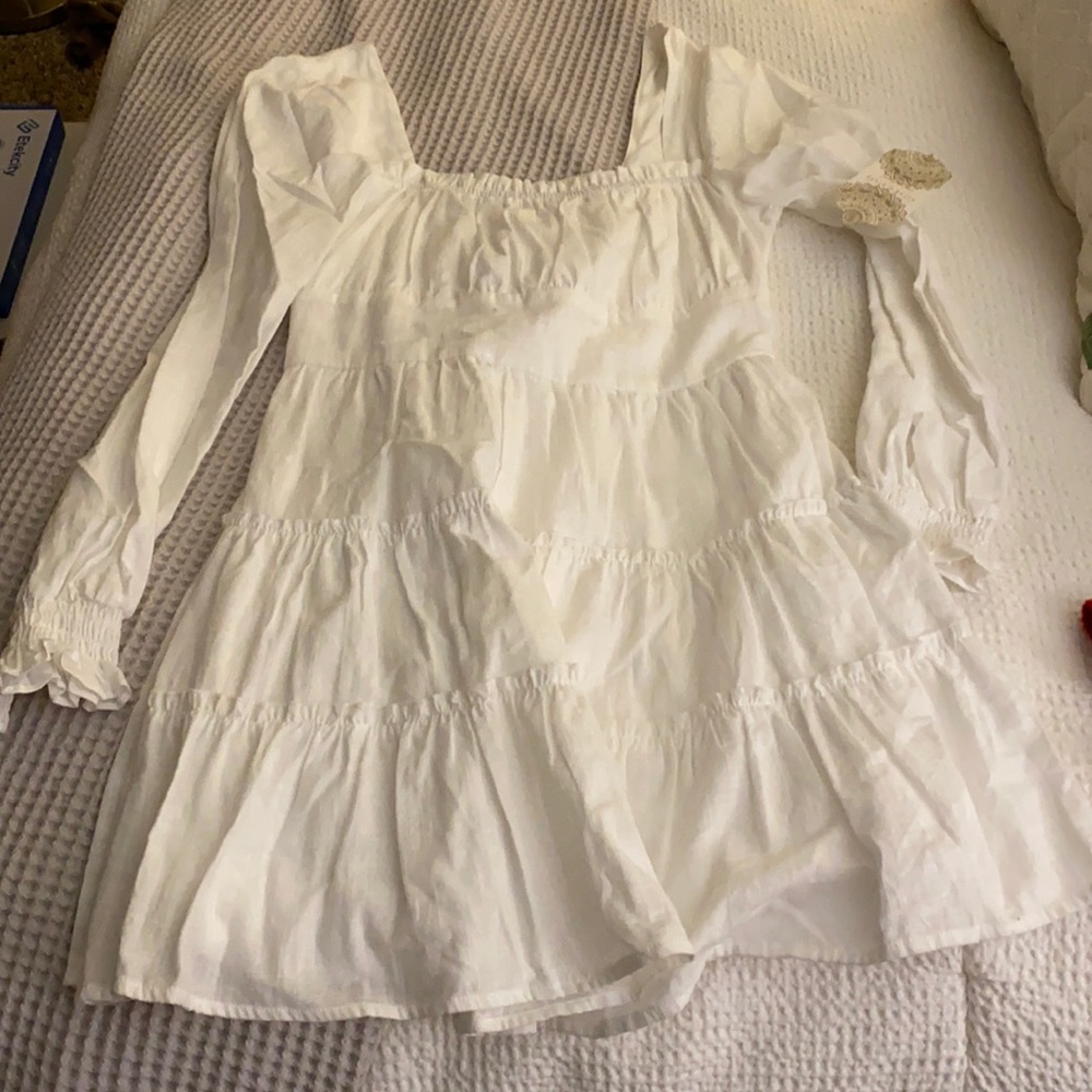 Medium white long sleeve